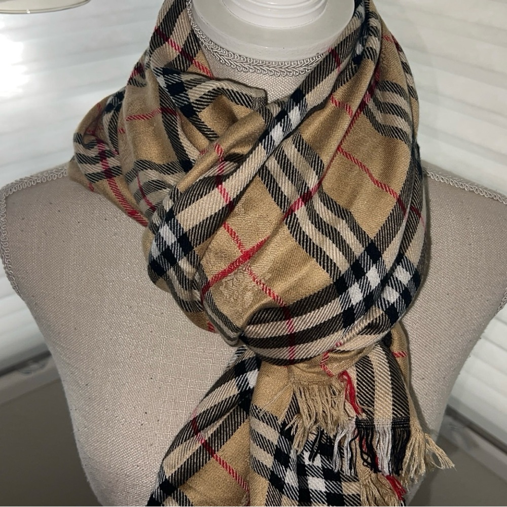 BURBERRY Authentic Scarf - Picture 5 of 11